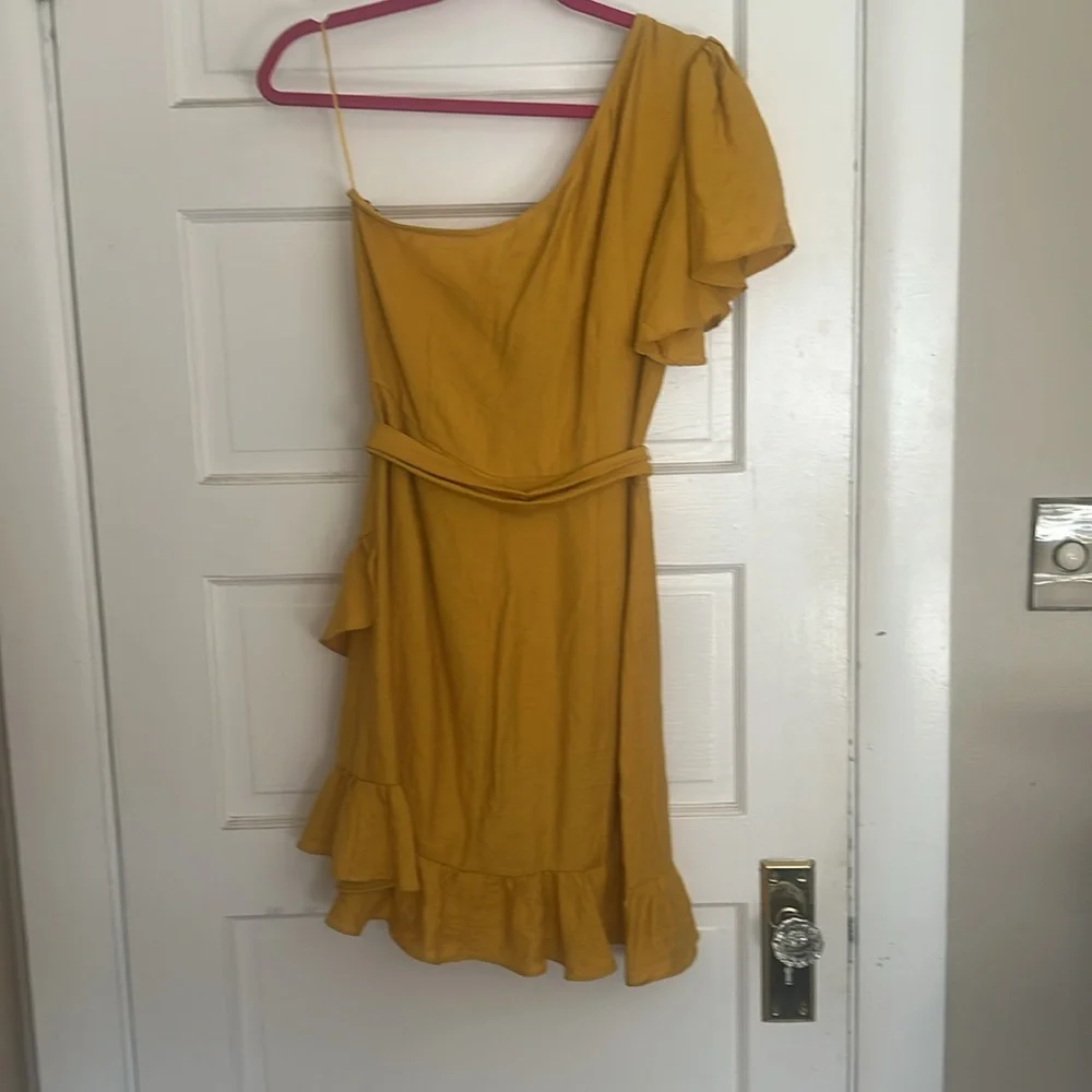 NWT Deep Yellow One-Shoulder Dress - Picture 4 of 7